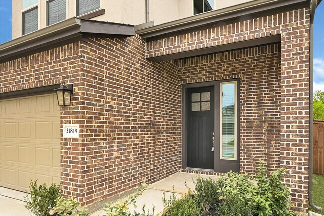 Building Photo - 31819 Autumn Spur Ln