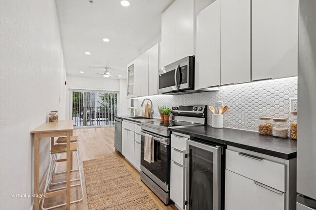 Building Photo - 2217 N Fitzhugh Ave