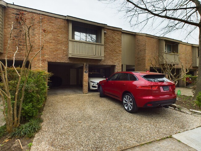 Building Photo - 9400 Doliver Dr