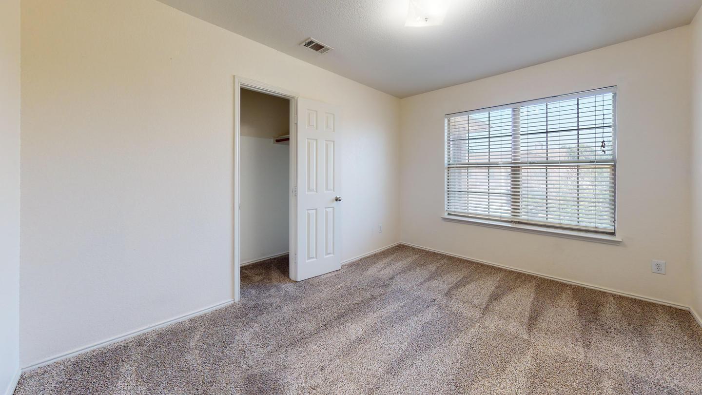 Building Photo - Stunning Fort Worth home in a sought-after neighborhood