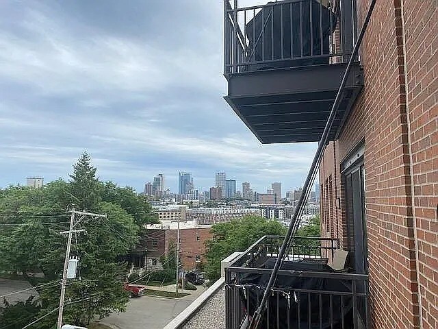 Building Photo - 1924 N Hubbard St