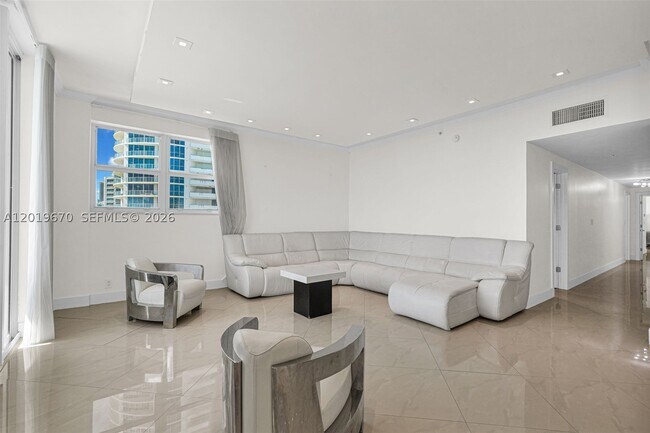 Building Photo - 3001 S Ocean Dr
