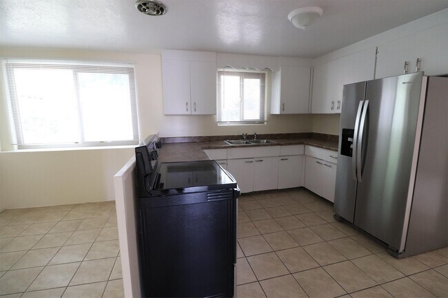 Building Photo - 3112 Colorado St NE