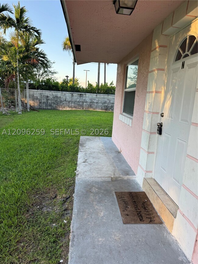 Building Photo - 6027 SW 36th Ct