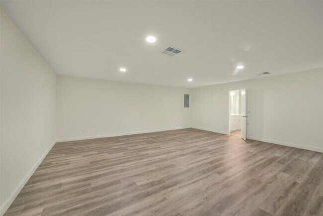 Building Photo - 23122 Whispering Willow Dr