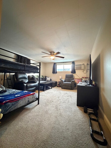 Building Photo - 39 S Main St