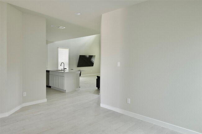 Building Photo - 3207 Tilley Dr
