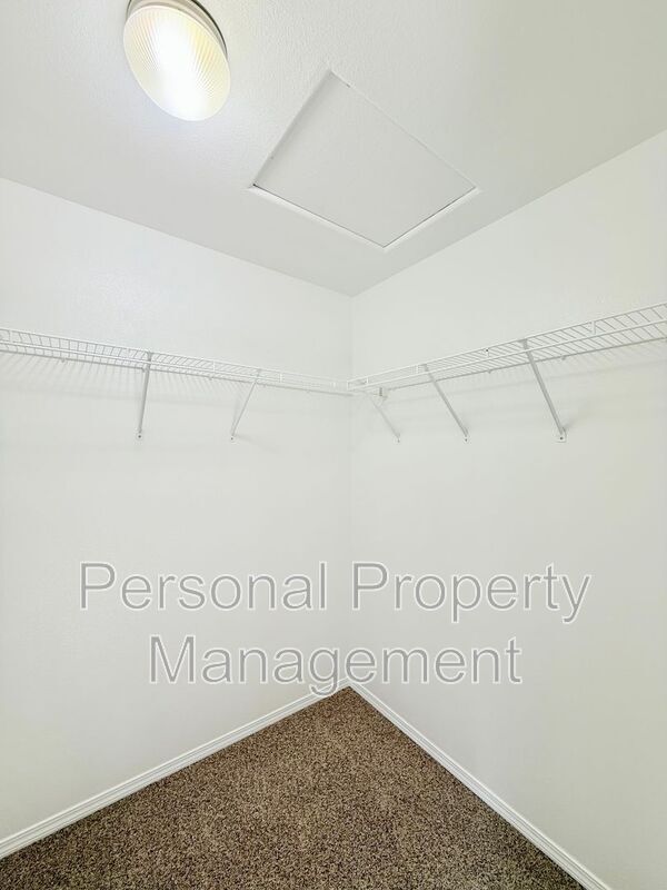 Building Photo - 11117 NE 104th St