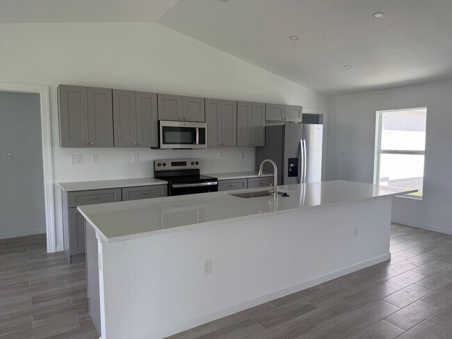 Building Photo - 1301 NE 11th Terrace