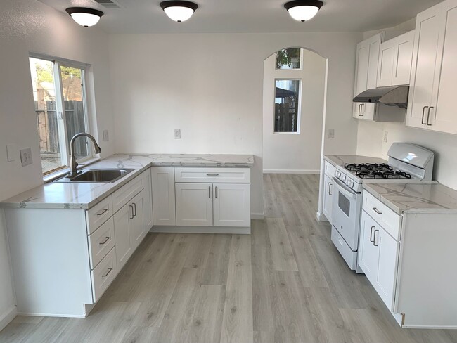 Building Photo - Full remodeled 4 bedroom 3 Bathroom home