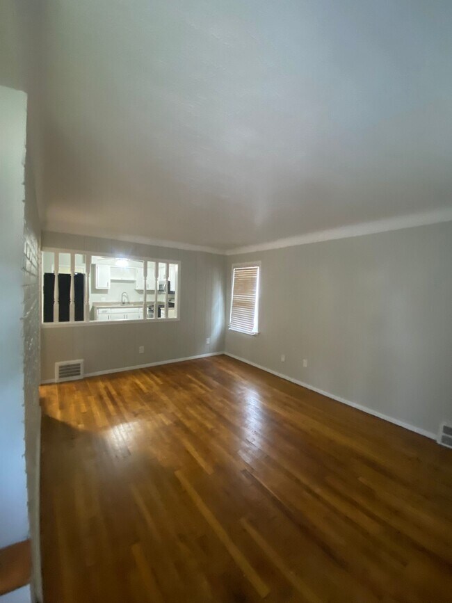 Building Photo - 4207 Wood Ave