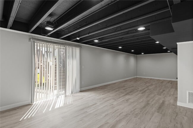 Building Photo - 184 Berry Manor Cir