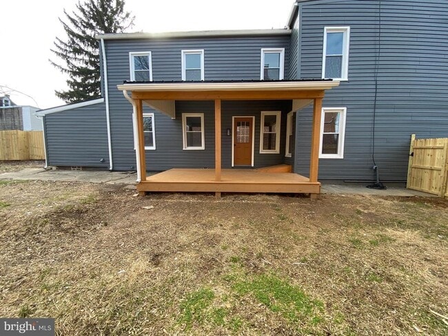 Building Photo - 742 St Joseph St