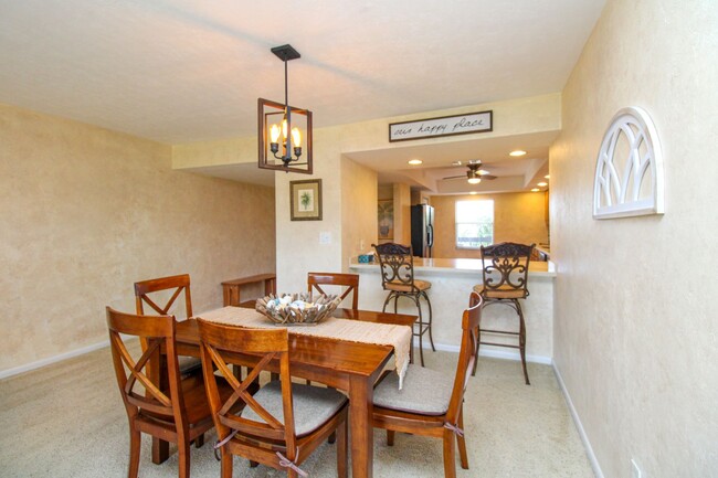 Building Photo - ** 2/2 CHARMING FURNISHED CONDO AT THE ISL...