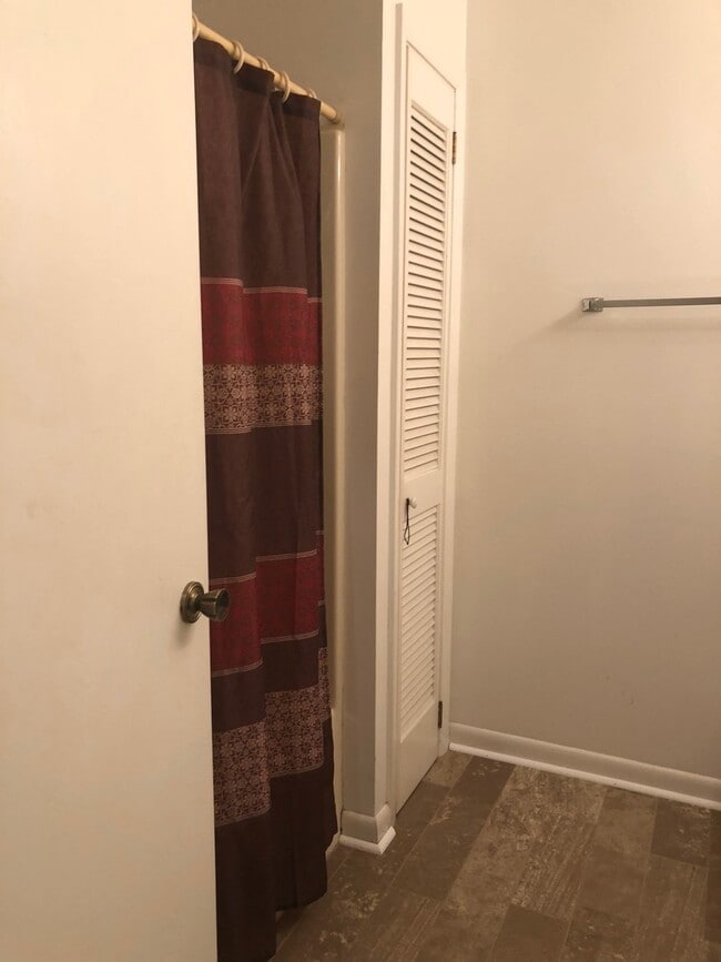 Building Photo - **Montreat SCHOOL YEAR RENTAL** AVAILABLE MID-AUGUST TO MID-MAY