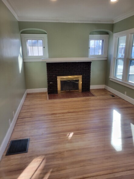 Building Photo - 644 S Englewood Ave