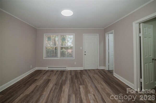 Building Photo - 5113 Higgins St