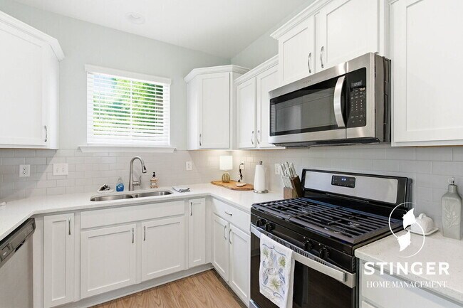 Building Photo - 9 Camp Saxton Way