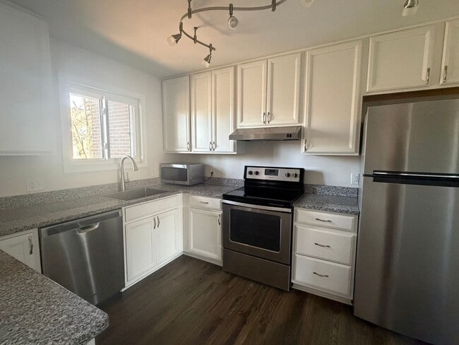 Building Photo - 114 Harvest Dr