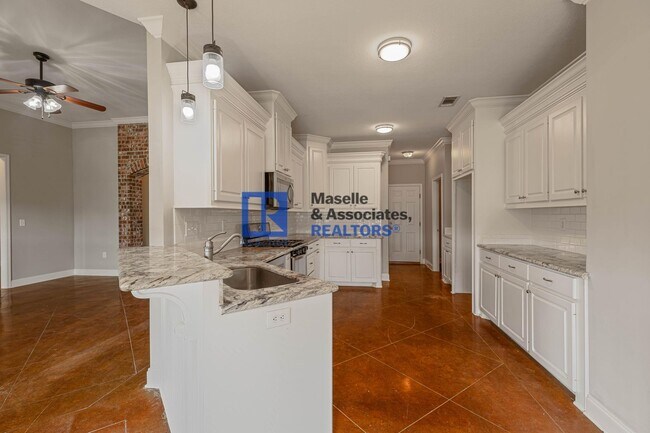 Building Photo - 3 Bed/2 Bath Home in Providence