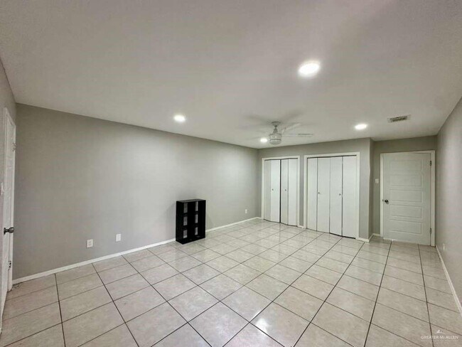 Building Photo - 29 W Dallas Ave