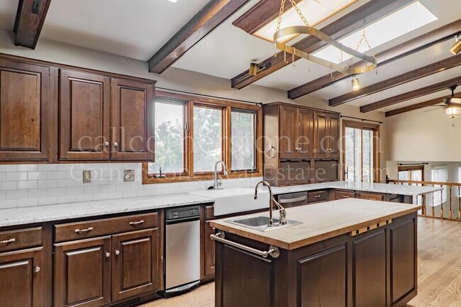 Building Photo - 3427 Clubheights Dr