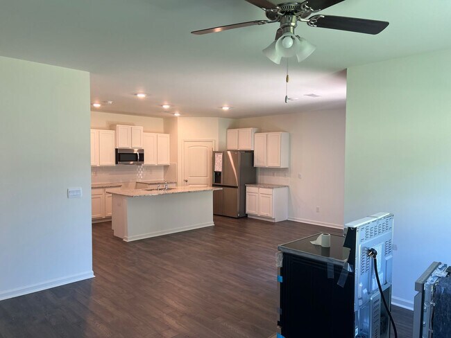 Building Photo - Newer 4BR / 2BA One-Level Home – Granite, Stainless Appliances, Large Backyard, Cul-de-Sac