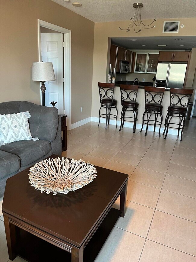 Building Photo - 610 Clematis St