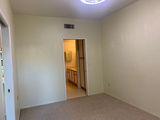 Building Photo - Cozy Condo in 55+ Community