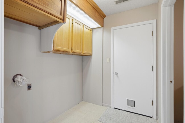 Building Photo - 5561 Waterfront Dr N