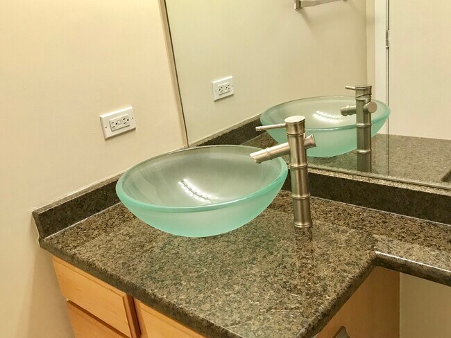 Building Photo - 500 S Clinton St