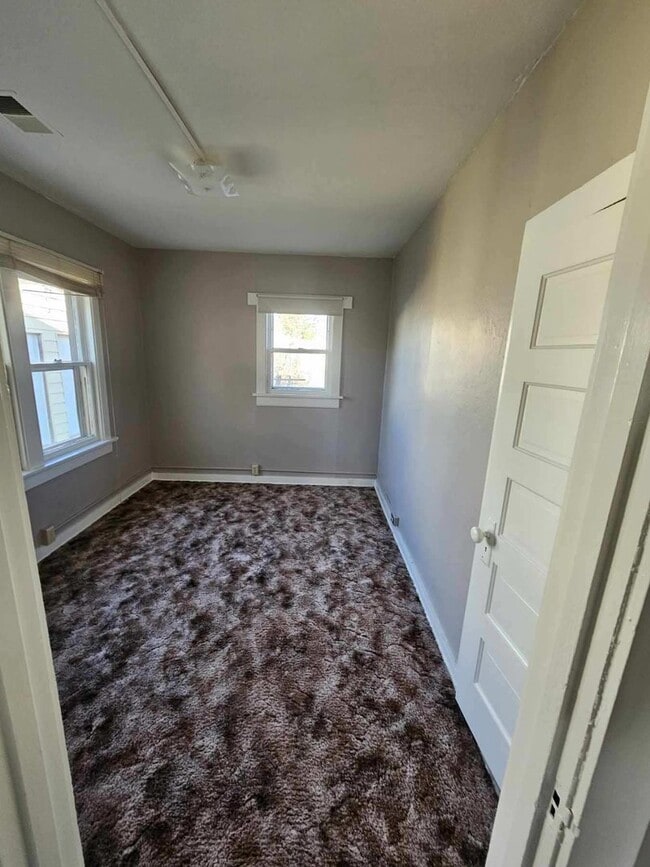 Building Photo - 539 S McKinley St