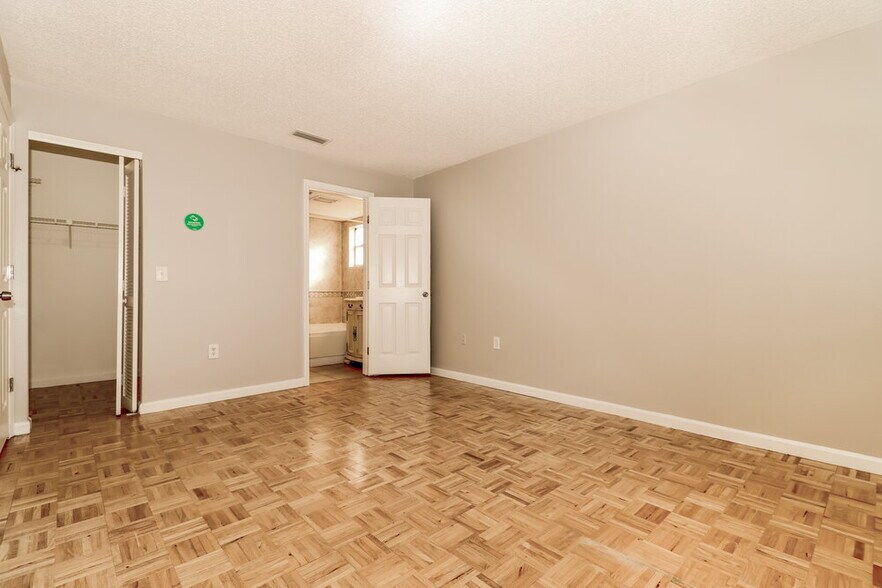 Building Photo - 8047 Hathaway Dr