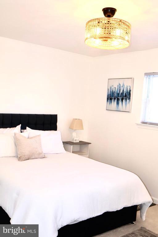 Building Photo - 5934 Mayflower Ct