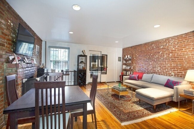 Primary Photo - 121 W 92nd St