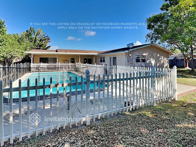 Building Photo - 5020 Taylor St