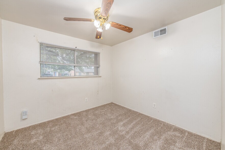 Bedroom 1 - 1816 E Tucker Blvd