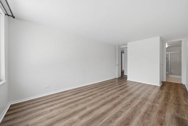 Building Photo - 4000 Triumvera Dr