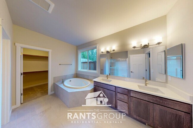 Building Photo - Brand New Home! Beautiful Steilacoom Ridge Home! Easy freeway access!