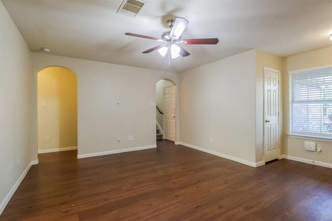 Building Photo - 6350 Scotchwood Dr