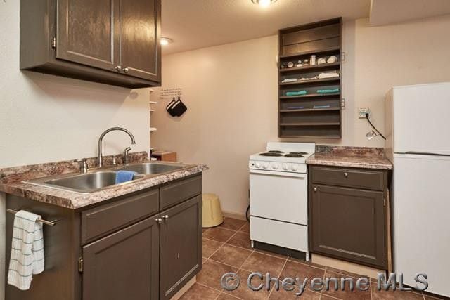 Kitchen - 609 Randall Ave