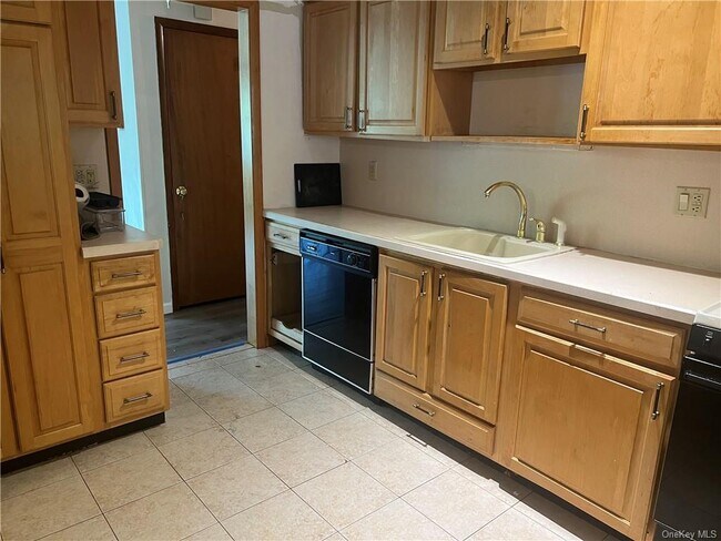 Building Photo - 548 Westfield Dr