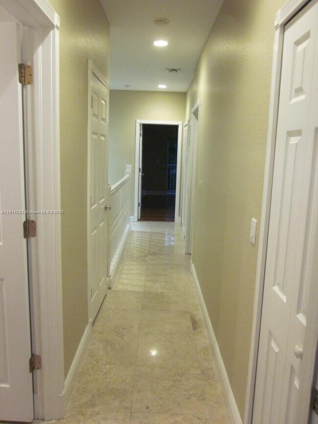 Building Photo - 2920 Catalina St