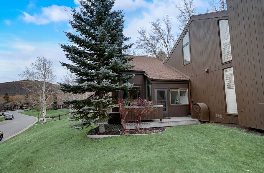 Building Photo - 1583 Three Kings Dr