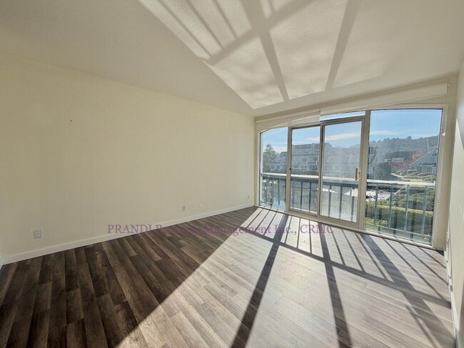 Building Photo - Bright Shelter Bay Condo with Water Views!