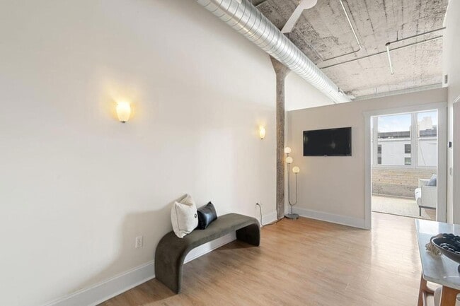 Building Photo - 521 S 7th St