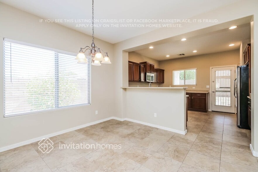 Building Photo - 4823 S Grenoble