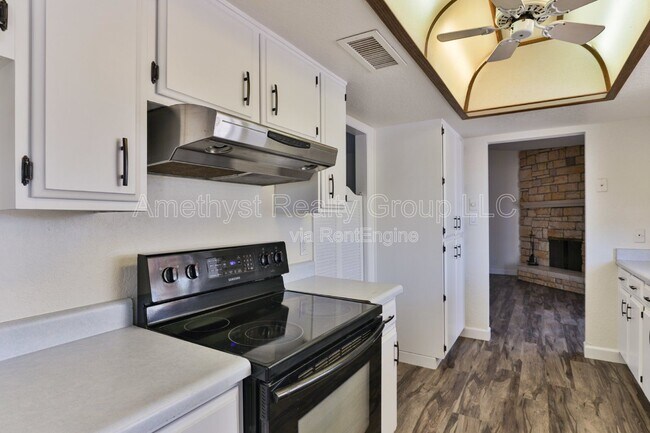 Building Photo - 4419 W Shaw Butte Dr