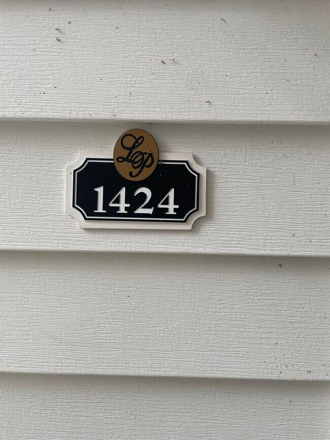 Building Photo - One bedroom condominium