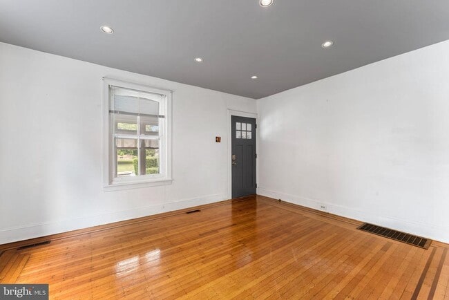 Building Photo - 809 Ardmore Ave